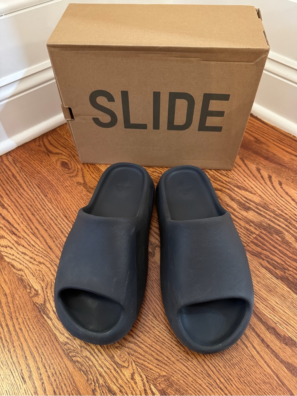 adidas YZY Slide includes original packaging